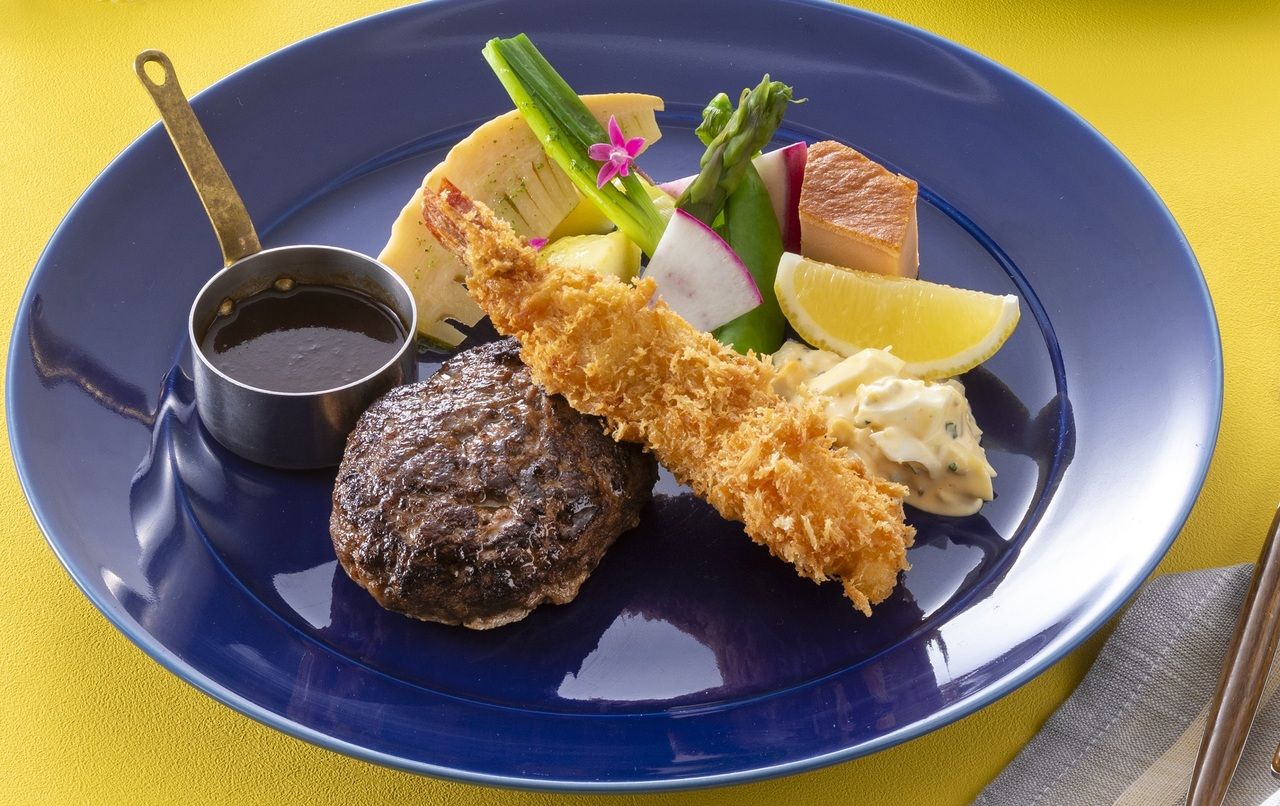 Kobe Western Lunch A: Hamburger steak and fried shrimp