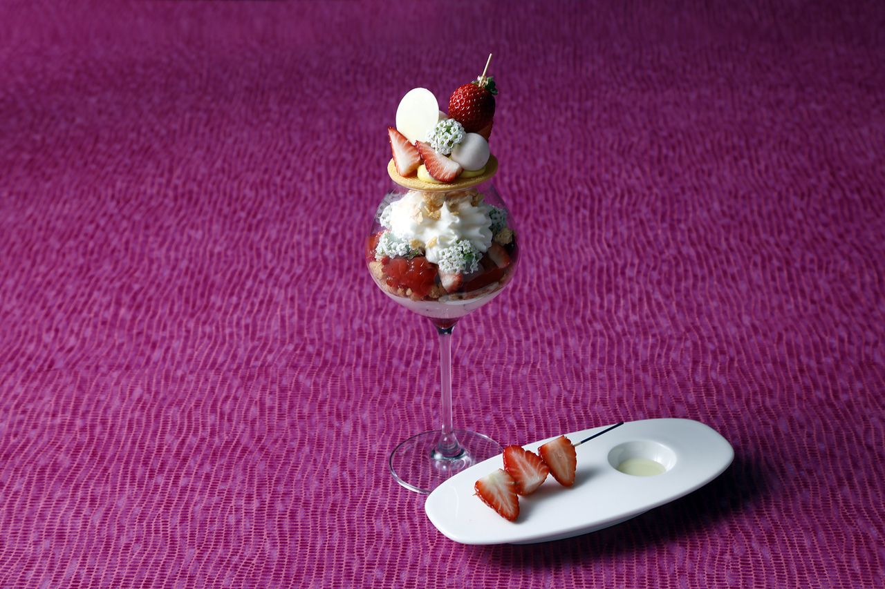 🍓【3/1～5/31 평일 한정!】딸기 파르페🍓— 커피 또는 홍차가 제공됩니다.