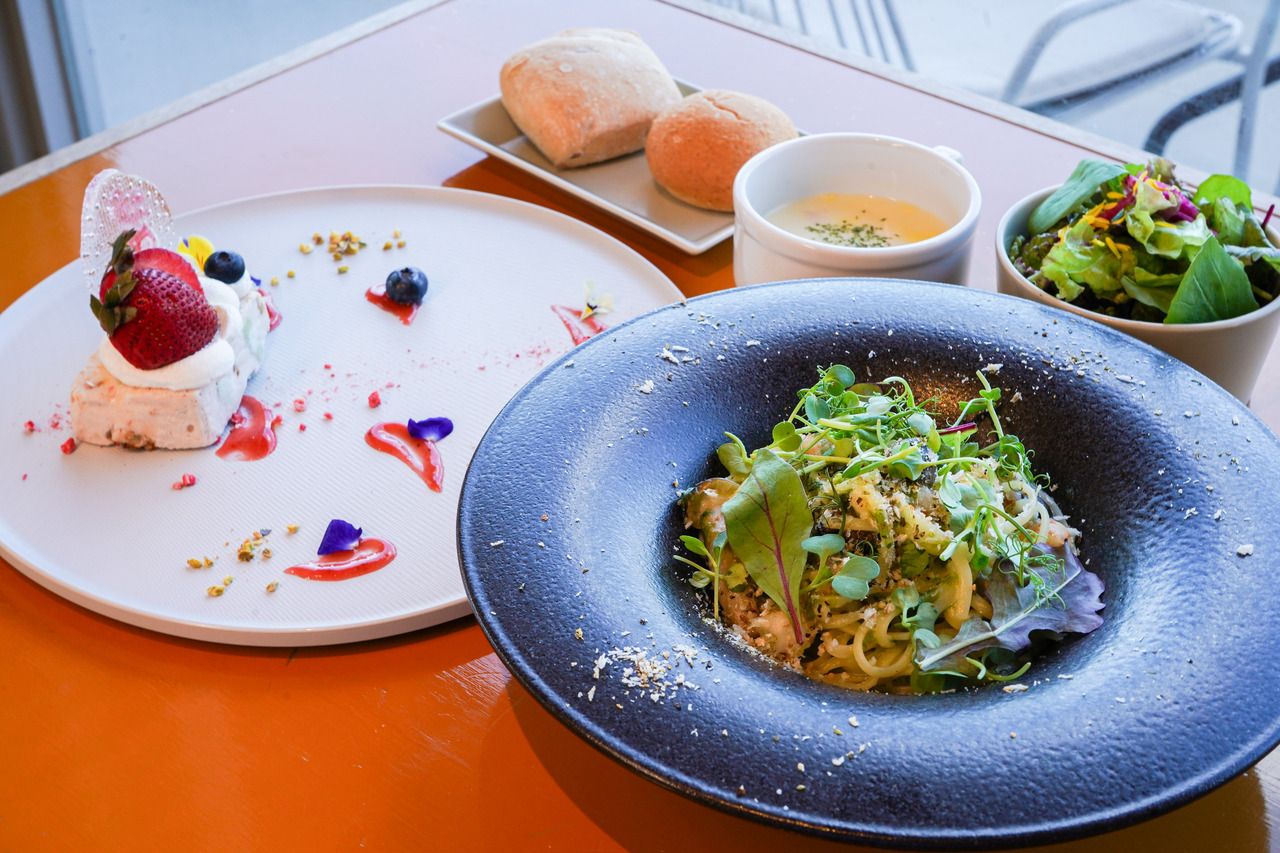 BOTANICAL SPRING LUNCH SET