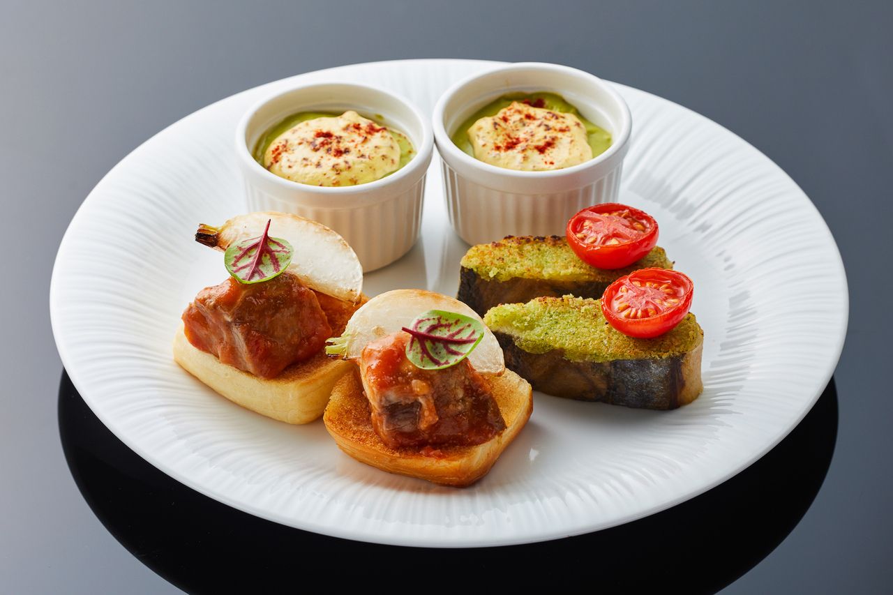 【夜のアフタヌーンティー】海鮮と仔羊のトマト煮込みなど全9品＋3時間飲み放題（4/1～5/31）