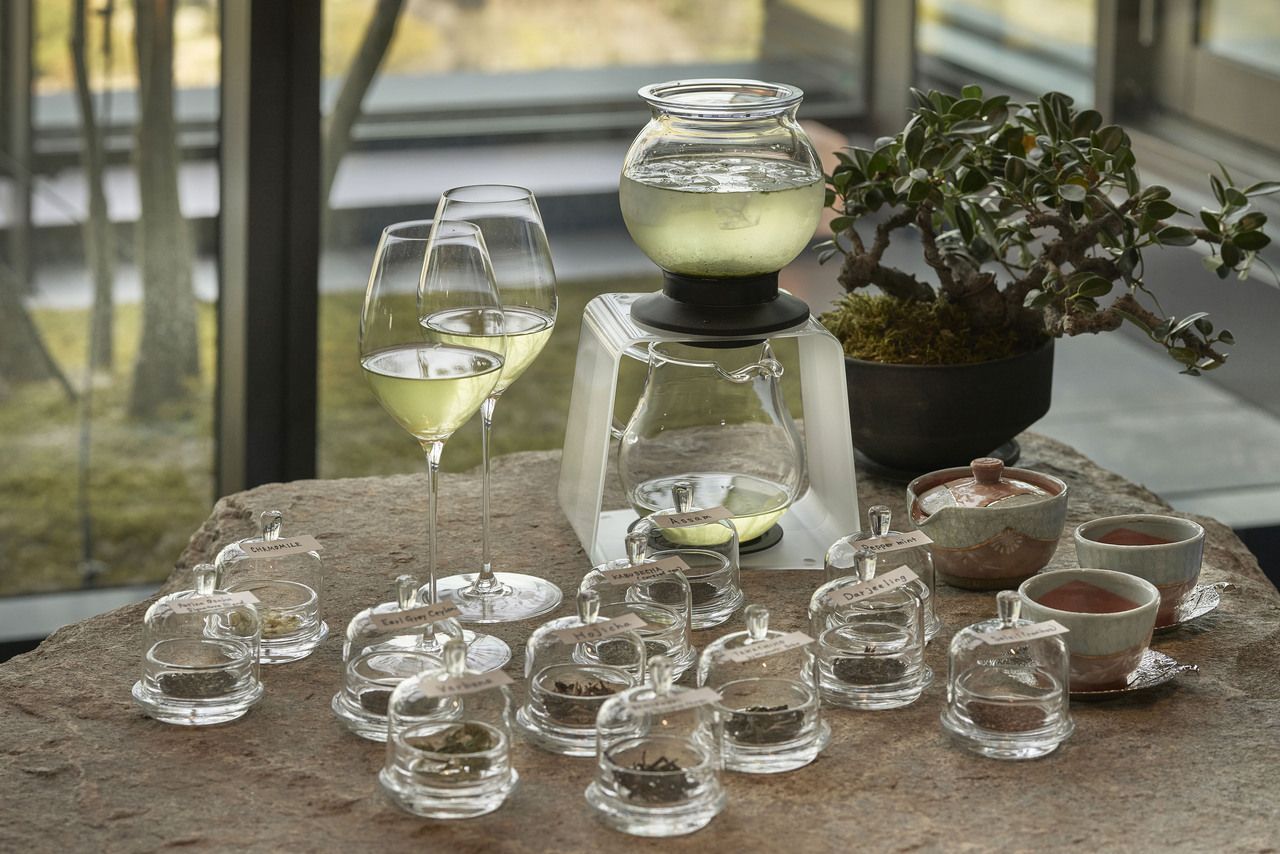 [Window seat guaranteed, with champagne toast] Matcha afternoon tea