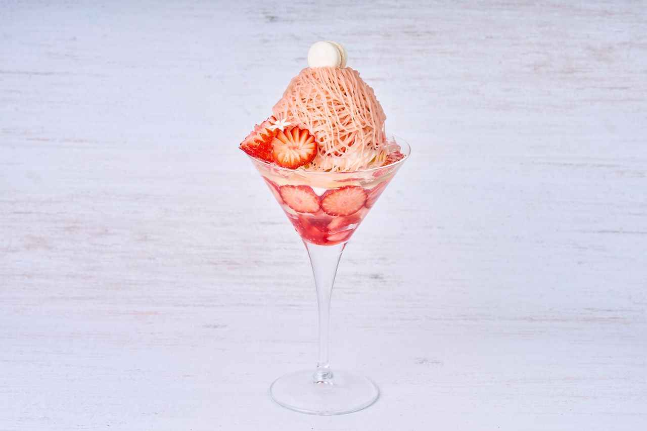 ＊平日【季節限定】いちごと桜のモンブランパフェ