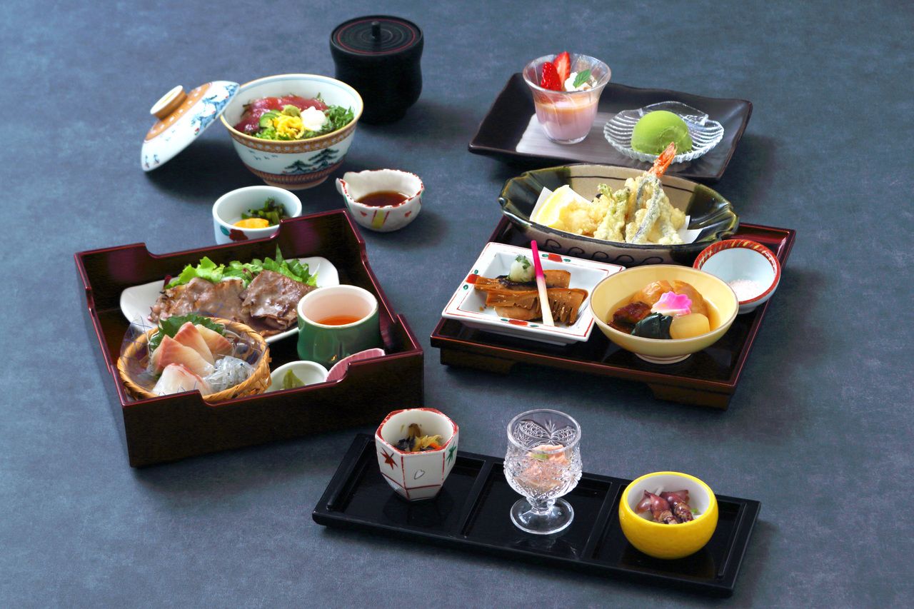 WEB予約特典付き♪彩箱膳ランチ　4月～