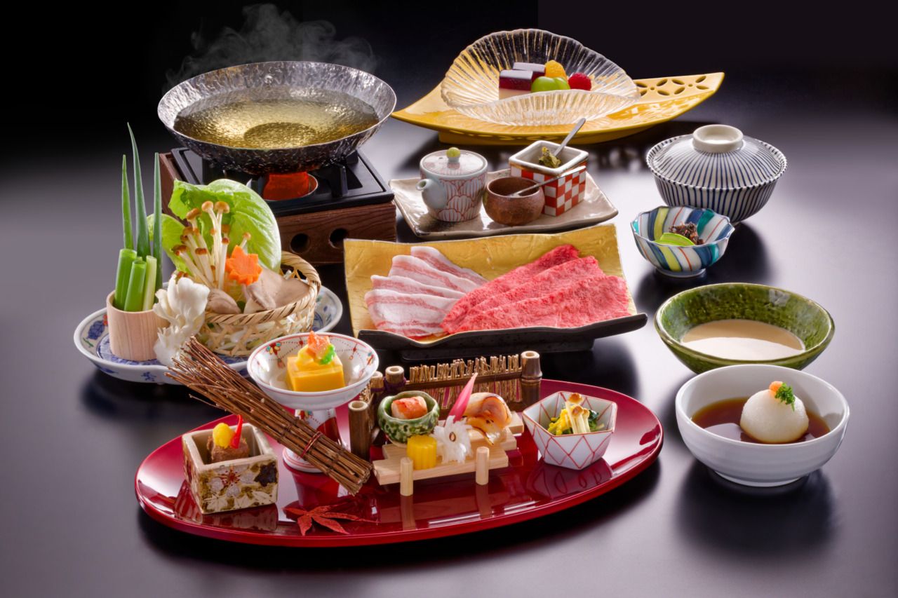 [Lunch only] Irodorizen (Golden Shabu-Shabu) （Wagyu lean meat + pork）4,400 yen