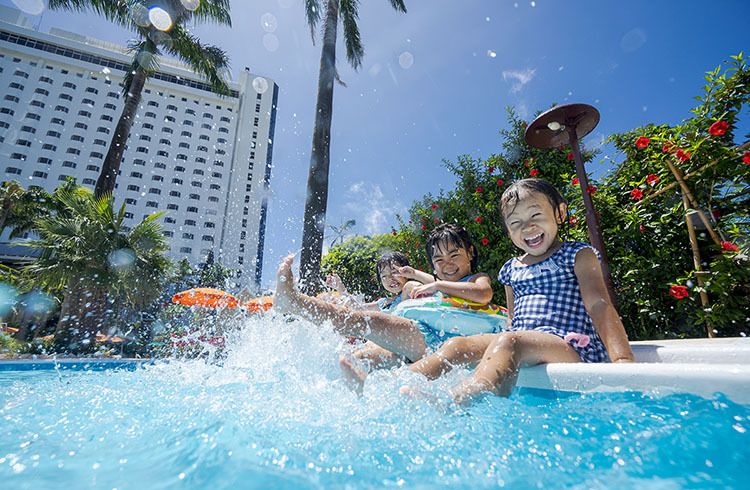 Hotel Pool & Lunch Buffet (Adult)