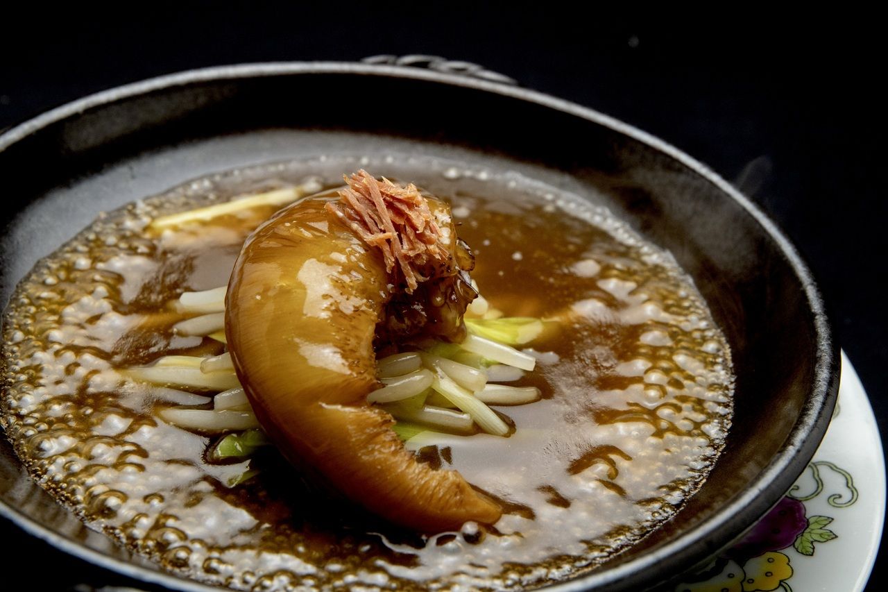 A course featuring shark fin with matsutake mushrooms and Japanese Black Wagyu beef (August-September)