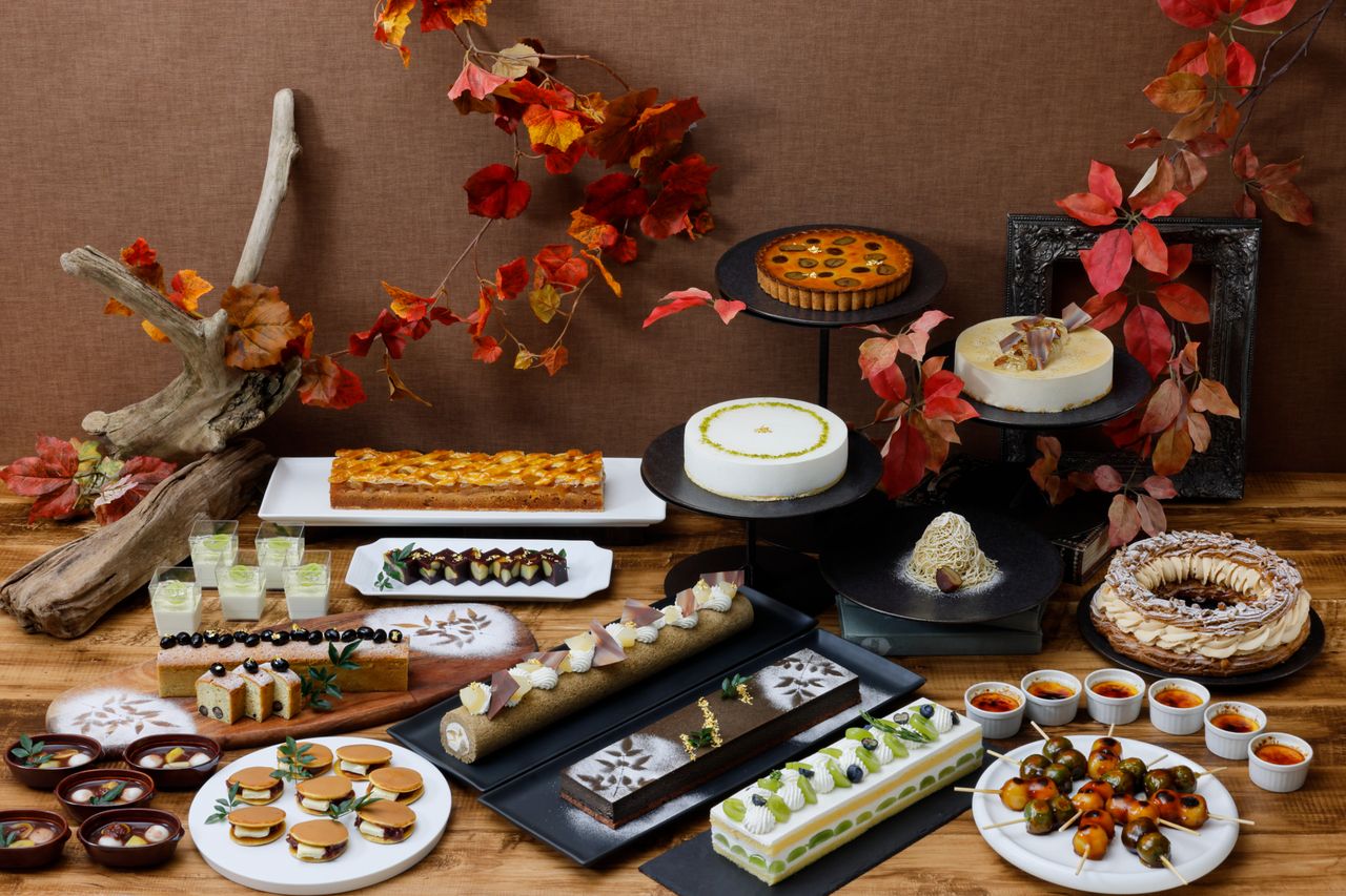 September & November (Sat, Sun, Holidays only)  Autumn sweets buffet featuring both Japanese and Western desserts