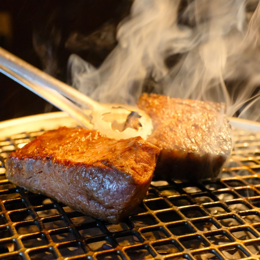 [Reservation-only] Kiyoshi Ki Kobe Beef Premium Course – 8 courses in total. Features a side-by-side comparison of two types of Kobe beef steaks, a curated selection of grilled Kobe beef dishes, and luxurious items such as chutoro sushi made with Kobe beef.