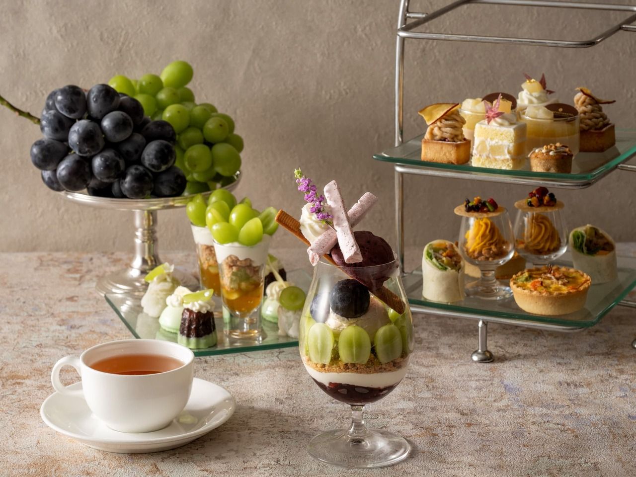 【Weekday Nighttime – Limited Quantity, No Time Limit】Premium Plan featuring Sparkling Wine with Toast Shine Muscat, plus a parfait made with Shine Muscat and Kyoho grapes! | 11,200 yen