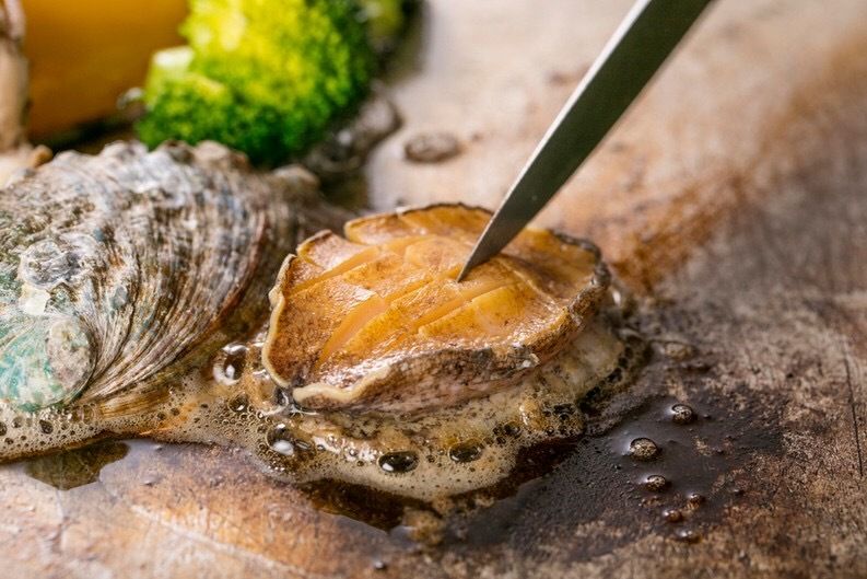 【鮑ランチ】乾杯酒スパークリングワイン付き！鮑、国産牛のサーロインステーキ、デザートなど