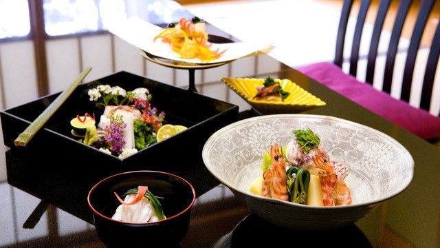 Hana-Goyomi Japanese Restaurant / Swissotel Nankai Osaka