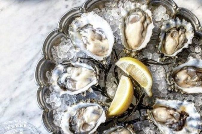 Oyster bar & Italian Rovin