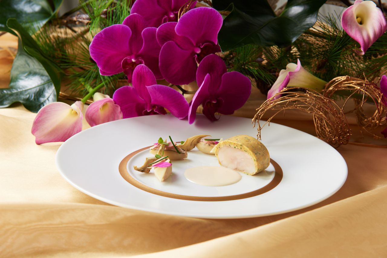 “DÉJEUNER DU NOUVEL AN” – NEW YEAR’S LUNCH COURSE with Paired Wines JPY23,000 (Price includes paired wines, tax, and service charge.)