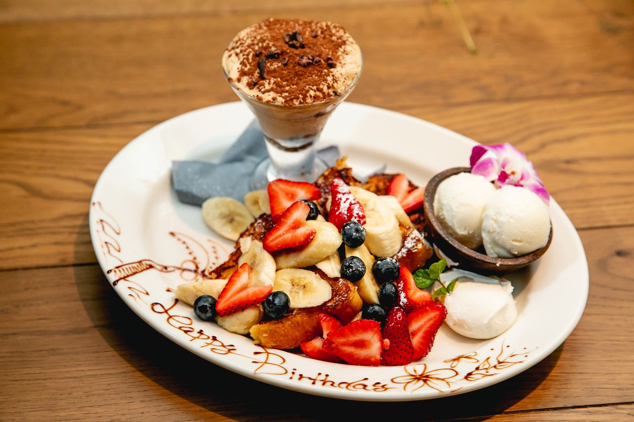 【お祝い】メッセージ付きデザート盛り合わせ（2名目安）