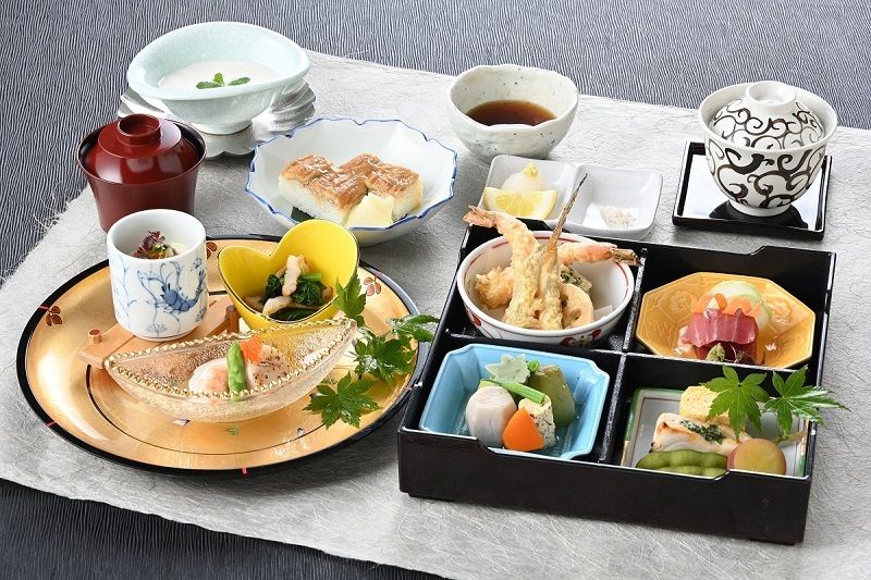 季節の贅沢松花堂弁当
