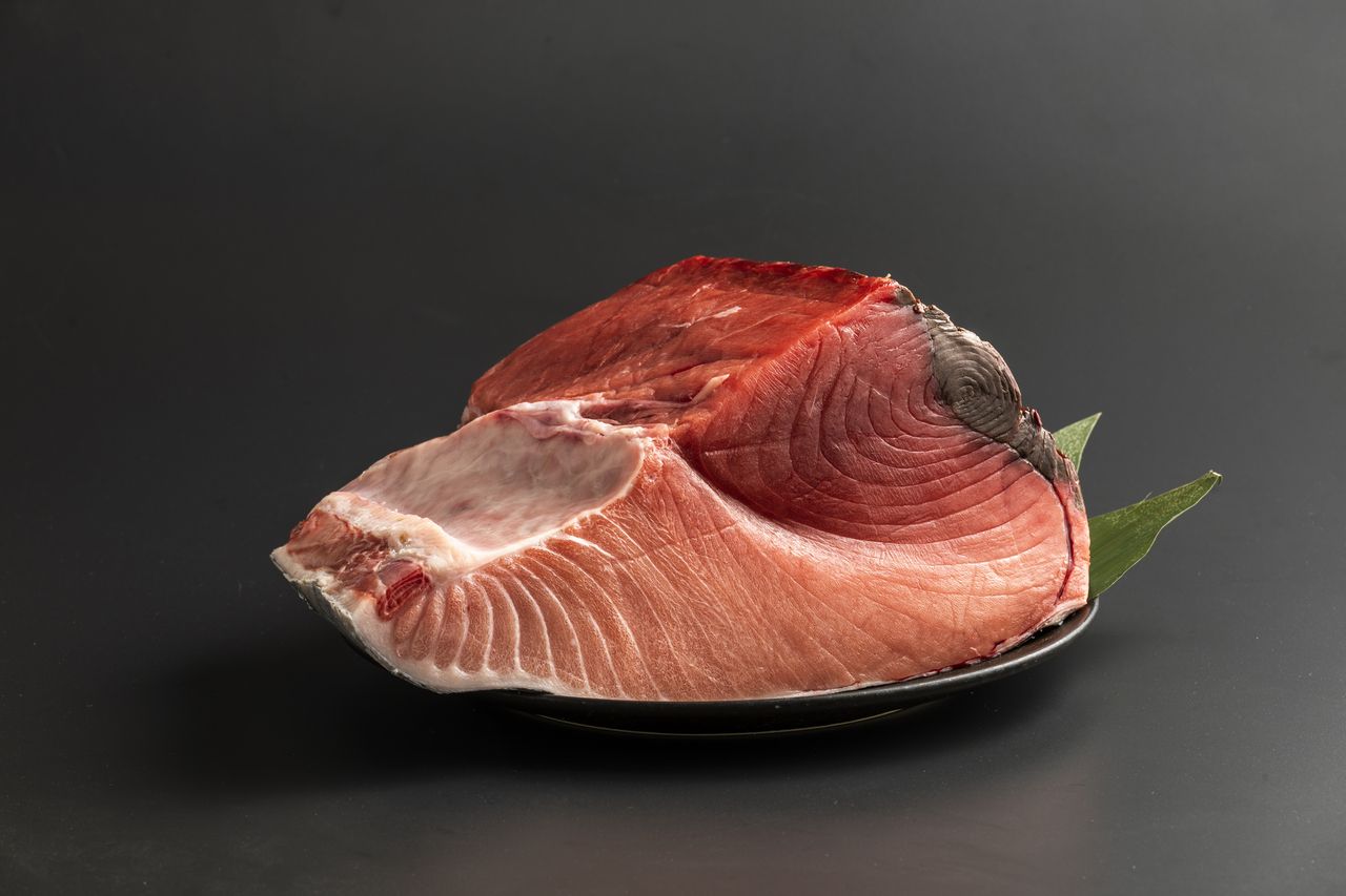  Tuna and seasonal Japanese cuisine course (for 2 or more people) 9,350 yen *Only courses are available on the second floor.