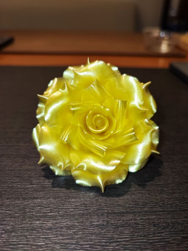 お祝いのバラの飴細工