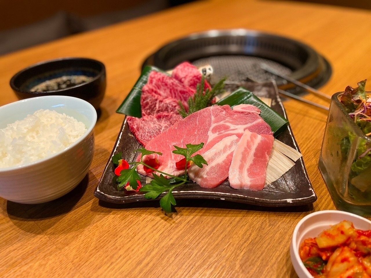 【平日WEB予約限定ランチ】紬～つむぎ～御膳　4種類のお肉+豪快に大判の豚肩ロースを