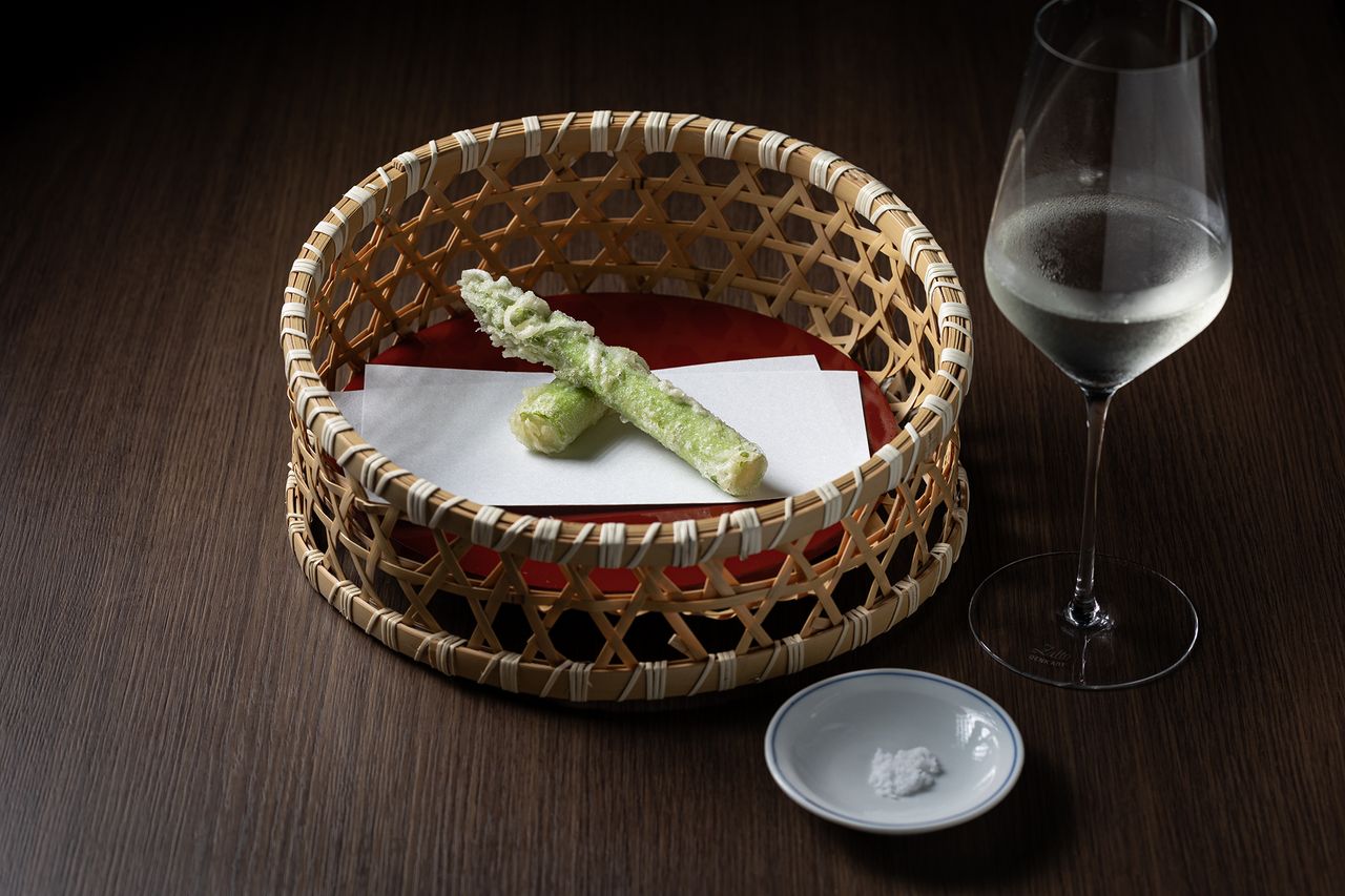 [Dinner] Limited to one group per day, with aged soba noodles and a counter tempura course (starts at 19:00 only)