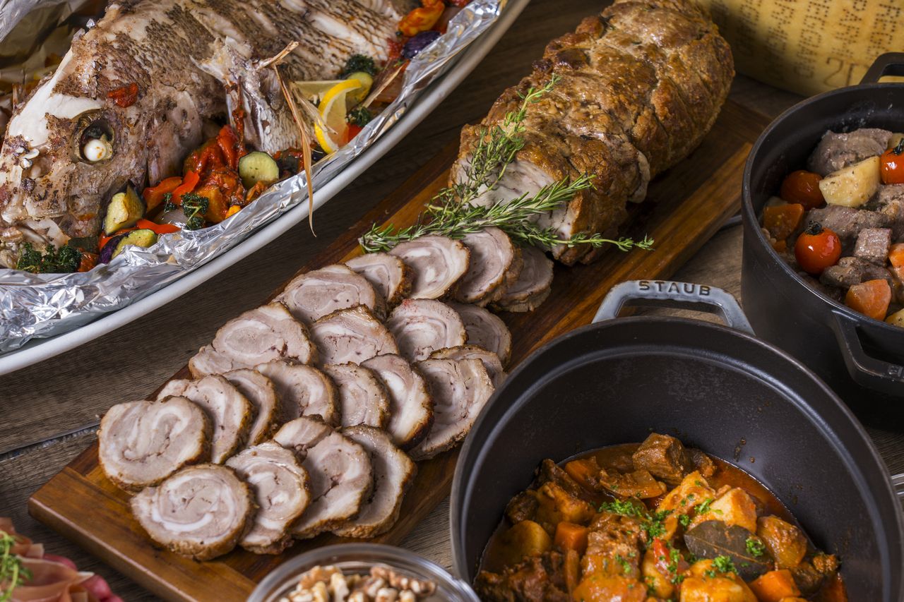 ＜Weekends and Holidays＞ Lunch Buffet (Adults)