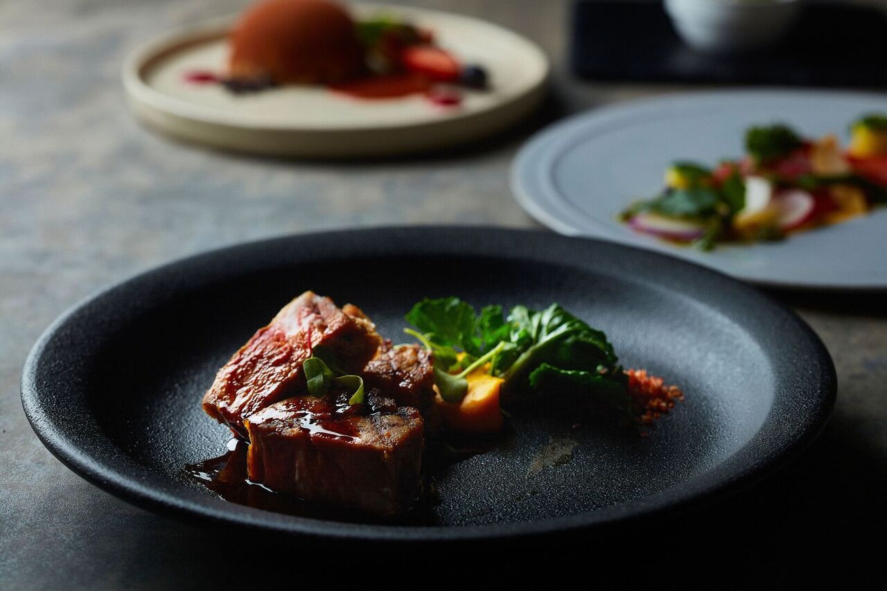 【7000CASCINAシーズナルディナーコース】シェフが厳選した旬の食材を使った限定のコース。ブッラータに看板商品の炎のカルボナーラ、牛フィレ肉のロースト等全5品！