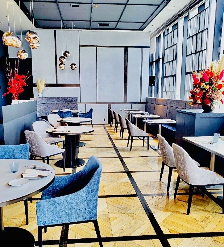 【Lunch set】選べるメインディッシュ1品、サラダ、食後のカフェがついたランチセット