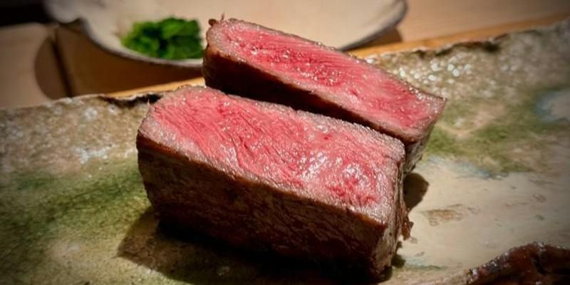 [Assentos no balcão] Prato especial de carne Kobe e ingredientes sazonais de alta qualidade, totalizando cerca de 9 pratos