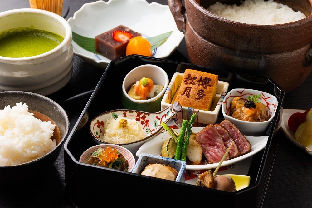 ≪ランチ≫WEB予約限定・数量限定【日向御膳】黒毛和牛含む旬菜八種盛合せと土鍋御飯