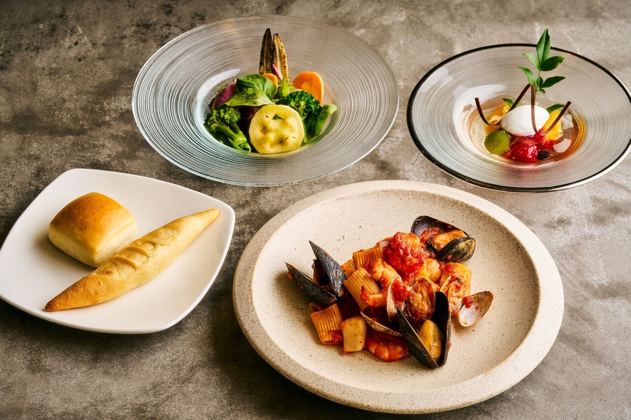 Pasta lunch with a choice of main dishes