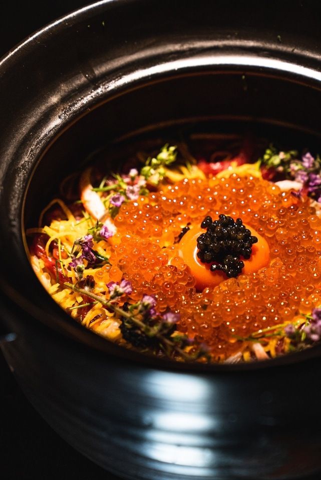 ★ New Course [S Course] ຫຼັກສູດທີ່ຫຼູຫຼາທີ່ເໝາະສົມກັບການສະເຫຼີມສະຫຼອງການເປີດ, ລວມທັງ "ຊີ້ນງົວທາຈິມາເລືອດບໍລິສຸດ", ຄອບຄົວ Imperial ຂອງໂລກຊີ້ນງົວ Wagyu, ແລະເຂົ້າປຸ້ນເຄື່ອງປັ້ນດິນເຜົາທີ່ຫຼູຫຼາທີ່ຫາໄດ້ໃນຕອນນີ້.