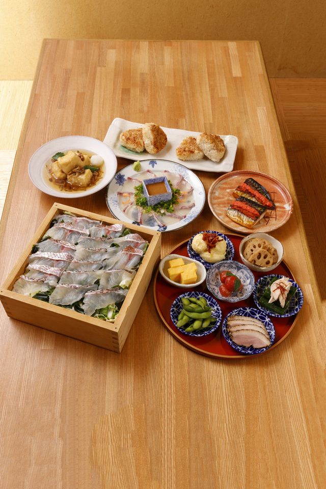 名物真鯛と生わかめの蒸籠蒸し×おばんざい7種盛合せなど全13品7皿【2h飲み放題付き】 5500円(税込)