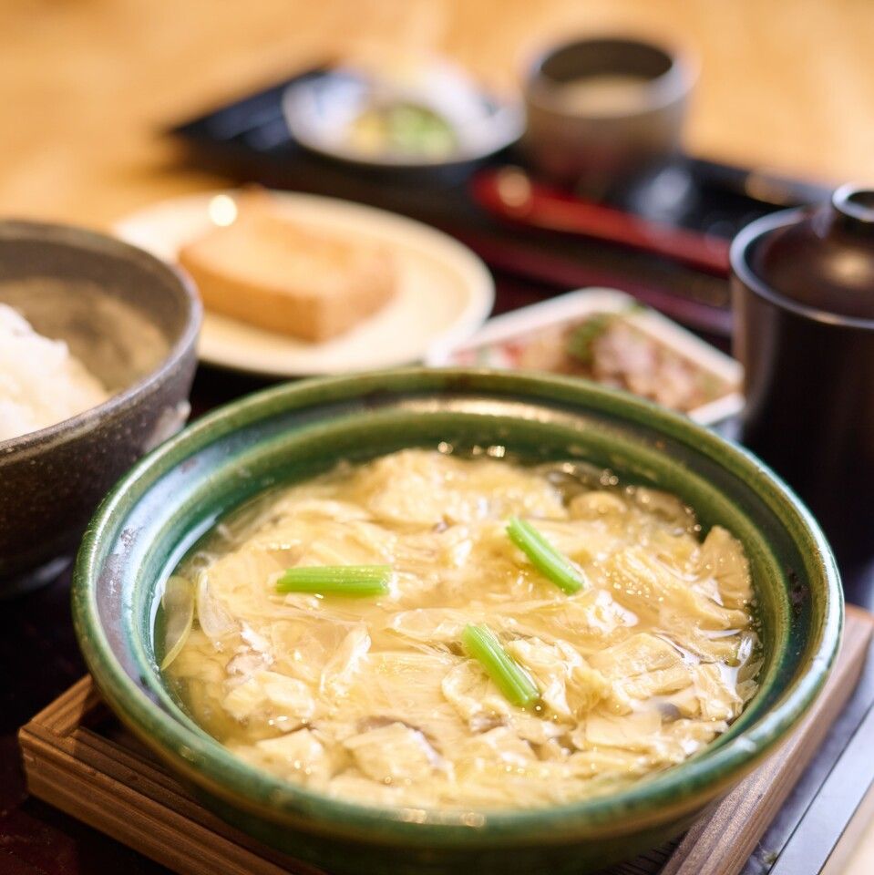 Yuba set lunch "Yuba egg simmered in golden dashi stock and homemade tofu" Weekday special 1,800 yen (excluding tax)