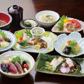 接待にも最適。名物！炭火焼鰹のたたきなど全8品【よさこい会席】