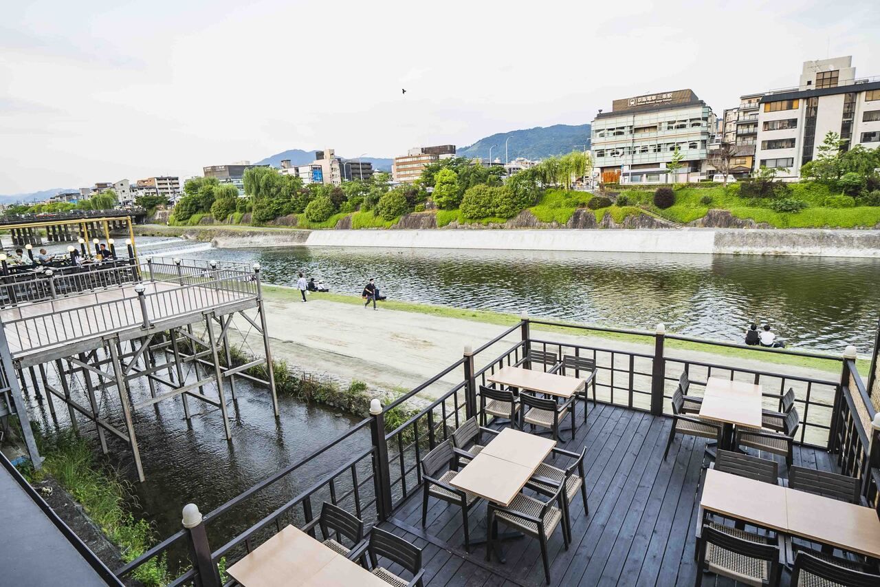 【納涼床】草風土のおばんざいと 名物土鍋ご飯を味わうランチ