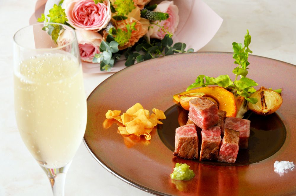 【44％OFF オンライン予約限定/期間限定】シャンパーニュ＆北海道産黒毛和牛コース