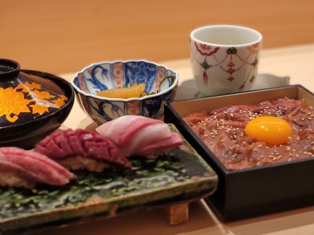 Sendai beef sukiyaki and 3 pieces of selected beef sushi