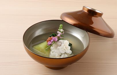 Seasonal Omakase Course ◇ 13,200 yen