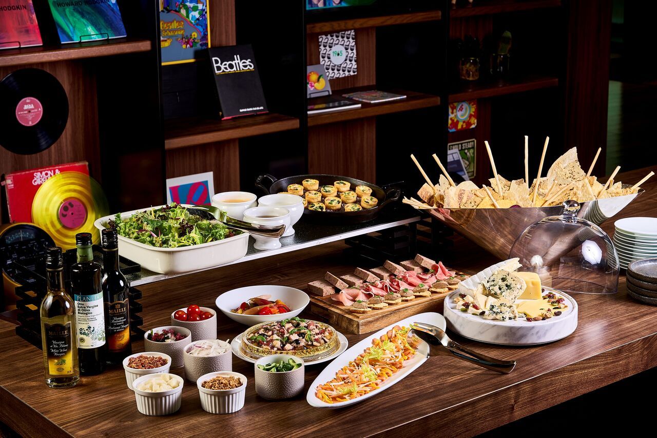 Appetizer buffet + choice of main course