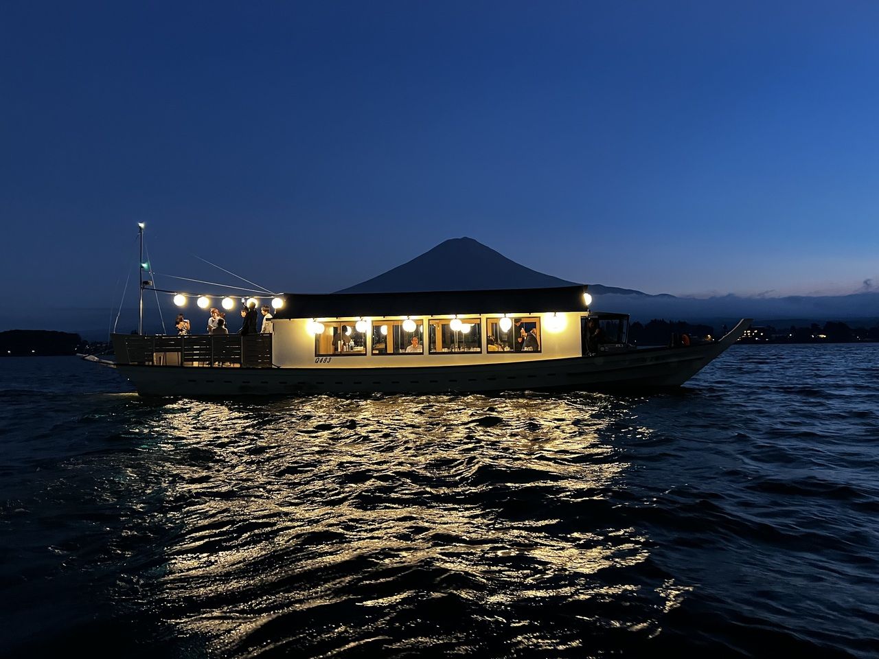 HAMANASHI HOUSEBOAT Entire boat charter plan (2 hours/max 12 people/drinks and food must be brought in)