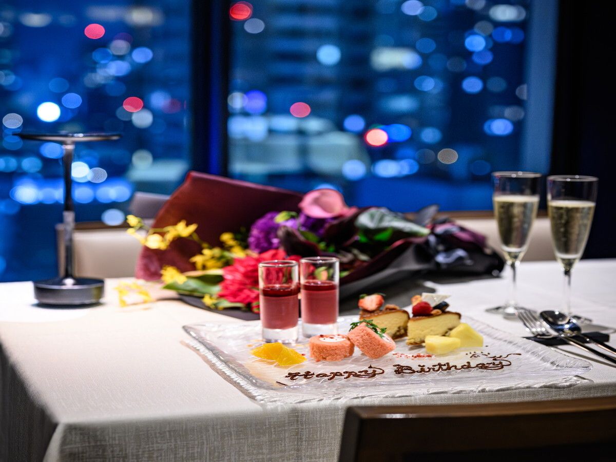  Anniversary Course　窓側席+乾杯スパークリングワイン+メッセージ付デザートプレート