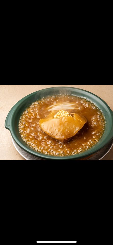 Renge: 14,300 yen - Specialties include braised shark fin and Peking duck, as well as other "Chinese-based" dishes made with seasonal ingredients