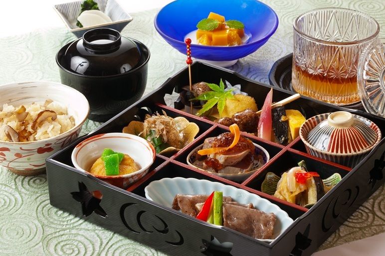 ”TAMATEBAKO” set meal