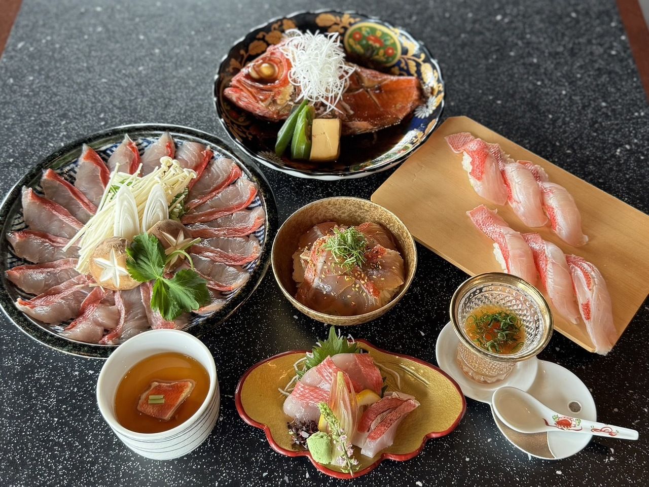 [Tempat duduk meja] Hidangan ikan kakap merah Matsuwa