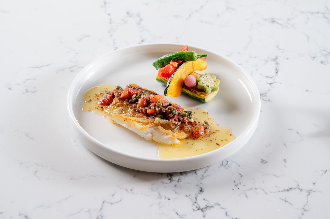 駿河灣的新鮮魚搭配磐田的時令蔬菜和白奶油醬
