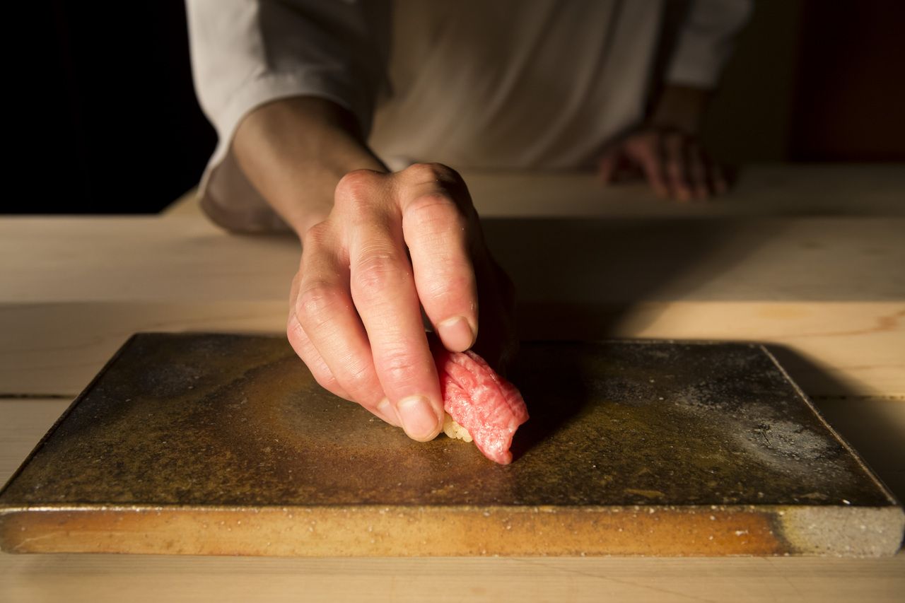  ¥ 12,650 (Svc & tax incl.) A one-of-a-kind sushi course Lunch　JPY10,000