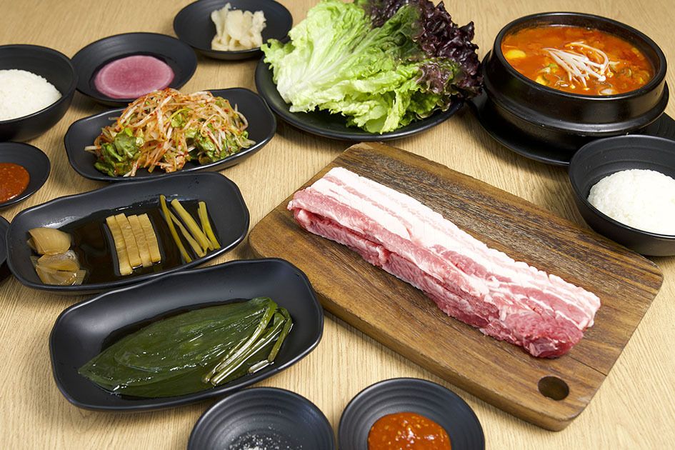 【Mittagsmenü】★ Set ★ Reichhaltige Portionen! Gereiftes Samgyeopsal und wahlweise Chigae-Eintopf und mehr