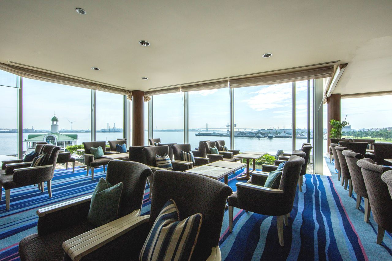 【オンライン限定/窓側席確約】 乾杯いちご入りスパークリングワイン＆いちごとルビーショコラのアフタヌーンティー＆25種のカフェフリー  | 8,700円