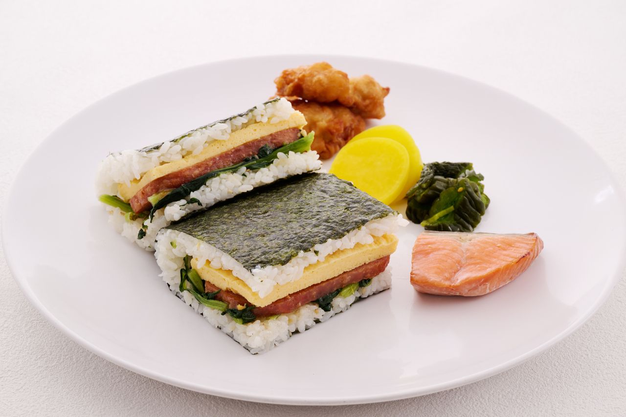 ポークたまごの油みそおにぎり+1ドリンク付き