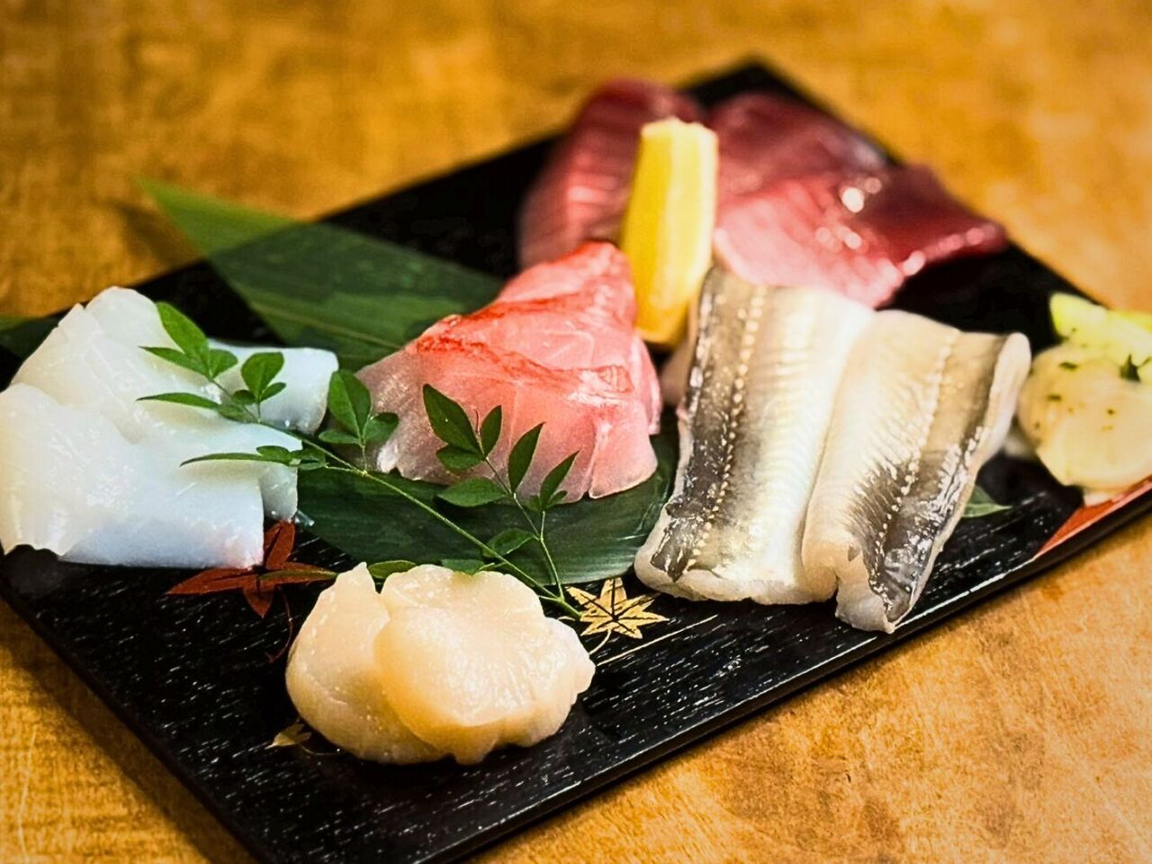 ★ 단품 2시간 음료 무제한 ★ 체험 명물 요리 “撫子‑なでしおこ‑” 플랜 — ¥4,500! 부담 없이 즐기실 수 있는 음료 무제한 플랜입니다. (맥주 포함은 +¥500, 사케 포함은 +¥1,000) 저희 가게의 명물인 아부리 생선(숯불로 살짝 구운 생선)이 포함된 한정 라이트 플랜입니다.