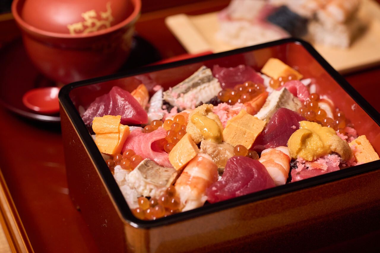 Barachirashi Gozen (Scattered sashimi over sushi rice — set meal)